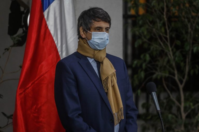 Ministro Andrés Couve: "Hacer ensayos clínicos en Chile, nos abre la oportunidad de negociar un suministro preferente de vacunas"