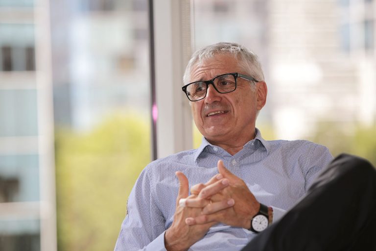 Eugenio Tironi: "Estamos ante la necesidad urgente de restablecer la musculatura del Estado y las instituciones"