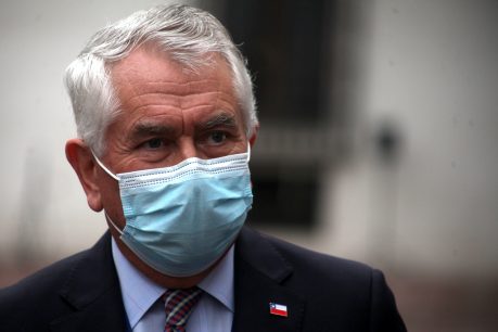 Ministro Paris adelantó que vacuna contra el coronavirus será gratuita y descarta obligatoriedad