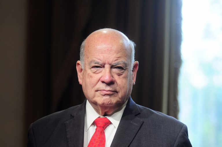Insulza acusa doble estándar de ministro del Interior: "Insiste en culpar a otros de lo que está pasando, no critica a los camioneros"