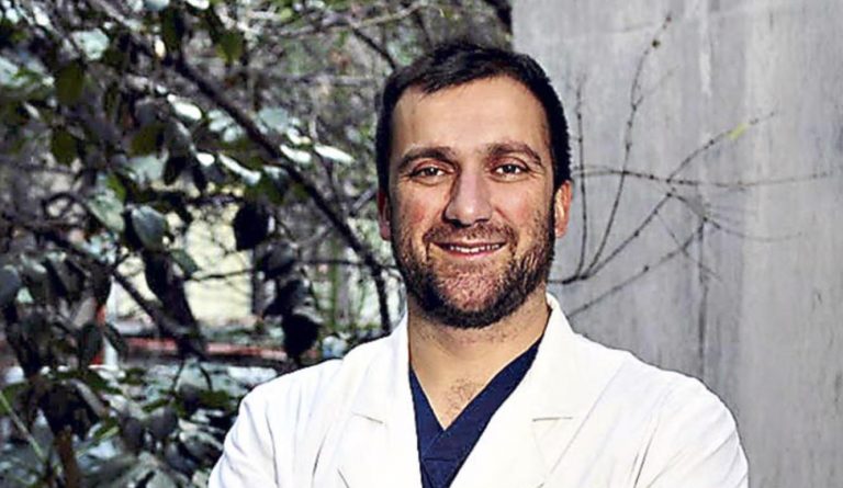 José Miguel Bernucci, Secretario General del Colegio Médico: "Lo importante es que el gobierno no se pise la cola con su propio plan"