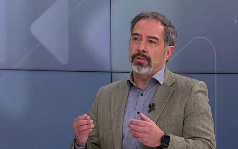 Dr Miguel O'Ryan, por vacuna de Oxford: "Que se haya puesto en pausa, no incide en los otros estudios (...) No detiene a los otros desarrolladores"