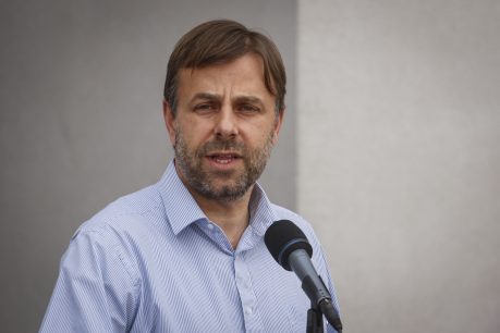 Germán Codina, Alcalde de Puente Alto: "Después de 5 meses se hace muy complejo vivir en lugares con poco espacio"