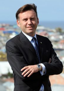 Alcalde de Punta Arenas, Claudio Radonich: "Queremos que vivir en una zona aislada sea una ventaja"