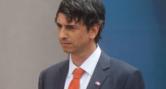 Ministro Couve y llegada de vacuna a nuestro país: "Si los procesos son exitosos la tendremos en el segundo trimestre de 2021"