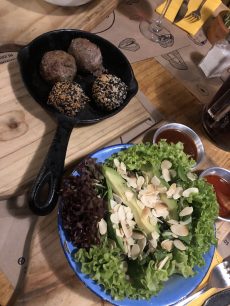 Los Imperdibles: comida gourmet en tu casa con BeChef, la variedad de albóndigas del Cuatro Bocas y la serie “The third day”