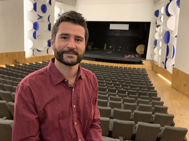 Manuel Calcagni, ganador del Global Teacher Prize Chile 2020" Hay muchas películas que nos vienen advirtiendo del estallido social"