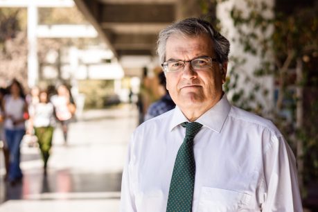 Eduardo Valenzuela decano de Ciencias Sociales UC: "Hemos reclamado por más, pero no por mejores Carabineros"