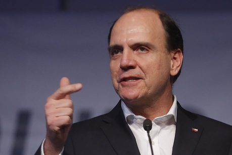 Cristian Monckeberg: "Me quedo en el gabinete porque hay responsabilidades y desafíos importantes en lo político"