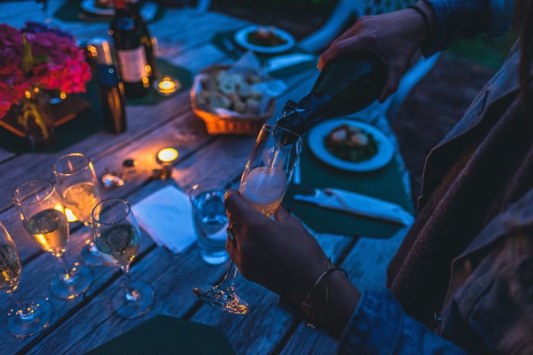 ¿Qué vinos elegir para la fiesta de año nuevo? En Déjate Caer lo conversamos con un experto.