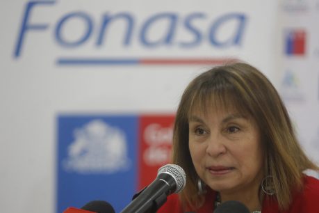 Jeanette Vega: "Todas las señales indican que tenemos una epidemia en expansión, hay una alza sostenida"