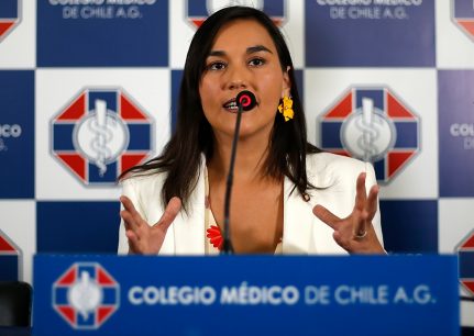 Izkia Siches por calendario de vacunación: “Lo más prudente es no postergar a los enfermos crónicos”