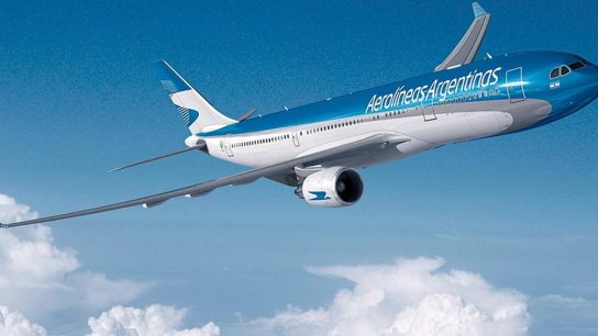 Argentina restringe vuelos desde Europa, EEUU, Chile y seis otros países