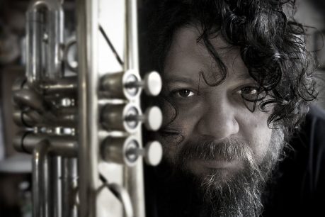 A los 48 años falleció el gran jazzista chileno Cristián Cuturrufo por COVID-19