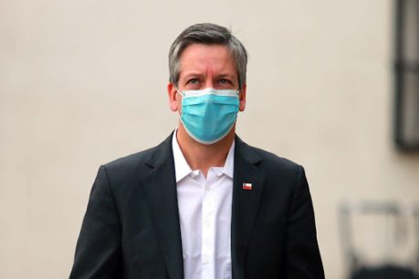 Dr. Tomás Regueira: "Si de acá a 10 días las cifras en la RM siguen en ascenso habrá que replantearse las medidas"