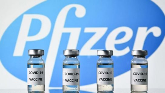 La vacuna de Pfizer necesitará de una tercera dosis según el cofundador de BioNTech