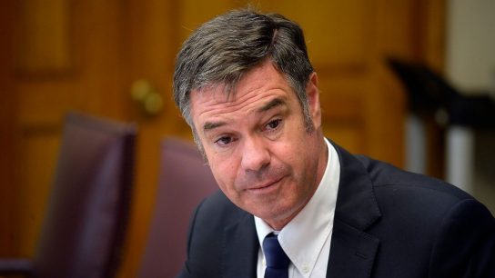 Senador Ossandón cuestiona el liderazgo de Lavín: "Esto no es hacer llover en Las Condes, va a tener que demostrar cambios"