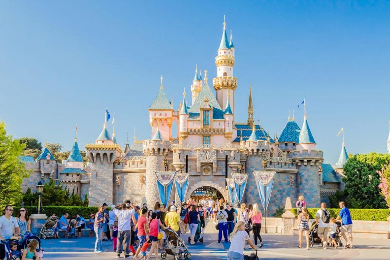 Disneyland California volvió a abrir sus puertas tras un año