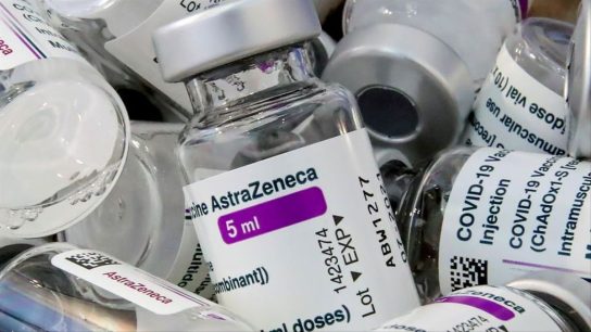 Astrazeneca: ISP dio indicaciones para uso de la vacuna en Chile