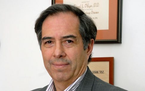 Dr. Miguel O'Ryan: "La vacuna no ayudará a disminuir los casos en pleno incremento invernal"