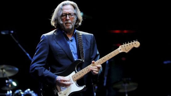 Eric Clapton dice que no tocará en lugares en donde 'se discrimine' a los no vacunados