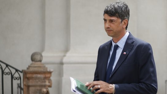 Ministro Couve y tercera dosis : "Aún no tenemos evidencia de que estamos perdiendo protección"