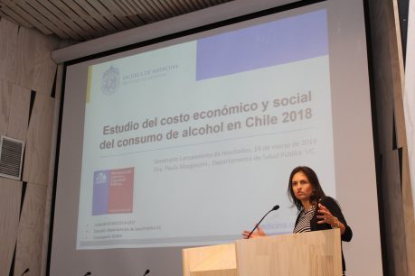 Dra. Paula Margozzini: "Un 50% de los chilenos sigue siendo susceptible a infectarse"