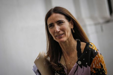 Ministra Carolina Schmidt se suma a Rodrigo Cerda y confirma que también sacó el retiro de fondos