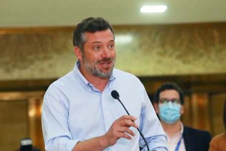 Sebastián Sichel acusó a Gabriel Boric y su sector de "no creer en la democracia"