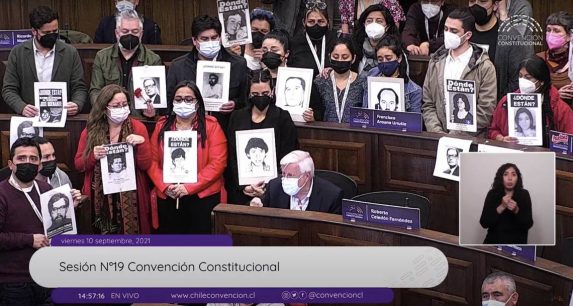 Roberto Celedón recordó a Allende y a víctimas de la dictadura: "En nombre de ellos hacemos este trabajo para la nueva Constitución"