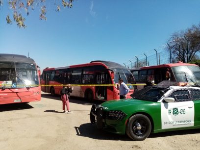 Hombre disparó al interior de un terminal de micros en Lo Barnechea: Habrían matado a su perro