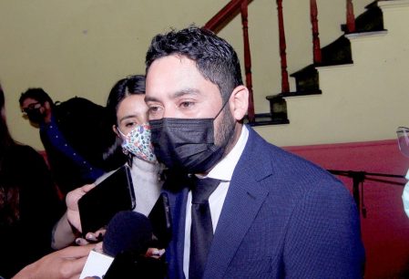 Gobernador de Tarapacá ingresa recurso contra Piñera: Acusa "notable abandono de deberes"