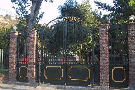 Saint George's : Apoderados repudian 'lista de pecados' que incluye 'llegar tarde a clases' y 'comer comida poco saludable'