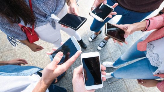 Adicción a los celulares sería tan peligrosa como la heroína