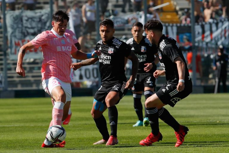 Seremi de Salud dicta cuarentena para 44 miembros de Colo-Colo y 15 de Católica tras clásico del domingo