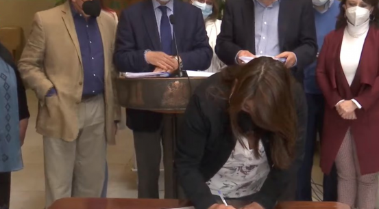 Acusación constitucional contra presidente Piñera fue firmada y presentada por la oposición