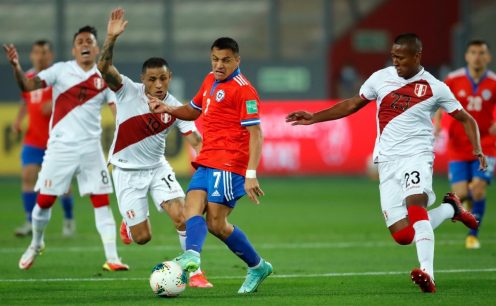 Con un pie fuera de Qatar: Chile cae por 2 a 0 en Lima y se aleja del mundial