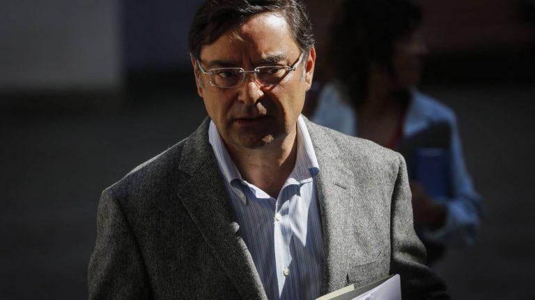 Felipe Guevara renuncia como delegado presidencial de la RM por investigación de la Contraloría en su contra