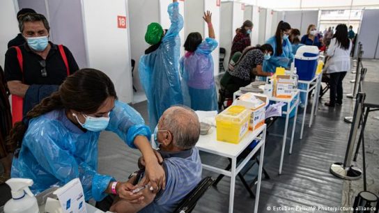 Covid-19: Minsal reporta que Chile superó los 10 millones de vacunados, pero hace un llamado a los rezagados por la nueva variante