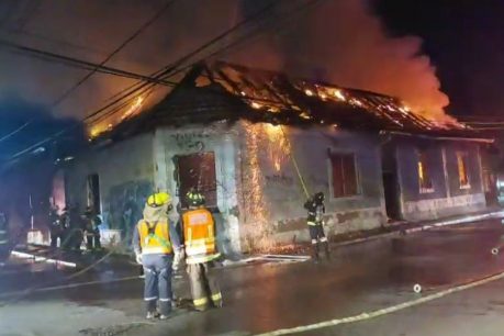 Incendio en casa de acogida de extranjeros deja cuatro fallecidos y seis heridos