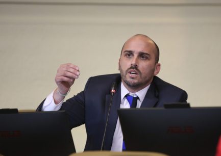 Diputado Longton y dos mujeres de su equipo sufrieron una golpiza en Villa Alemana en plena campaña