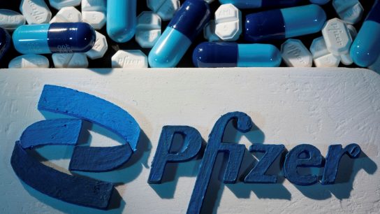 Pfizer firma acuerdo para facilitar acceso mundial a su pastilla contra el Covid-19