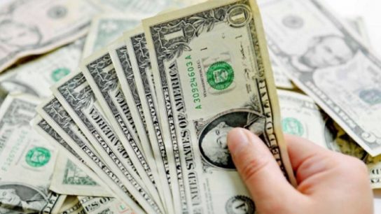 Dólar ha caído $18 desde el lunes y se acerca a sus niveles previos al triunfo de Gabriel Boric