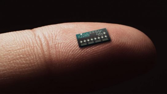 Chip bajo la piel: Suecia inicia pruebas para utilizar nuevo método de pase sanitario