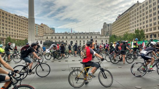 Gobernador Orrego lanza campaña preventiva para ciclistas “Préndete y Pedalea”