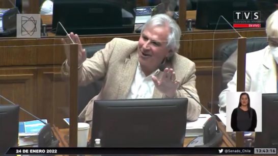 Senador Iván Moreira protagoniza lapsus durante su intervención: “Tenemos que hacernos un antígeno prostático”