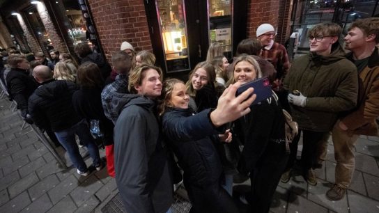 Suecia elimina todas las restricciones por el Covid-19 y se une a la decisión de Dinamarca