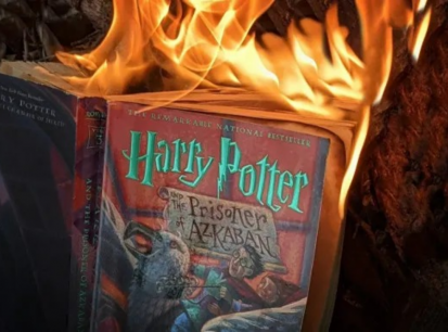 Por ”brujería”: Párroco de EEUU organiza una quema de libros de Harry Potter