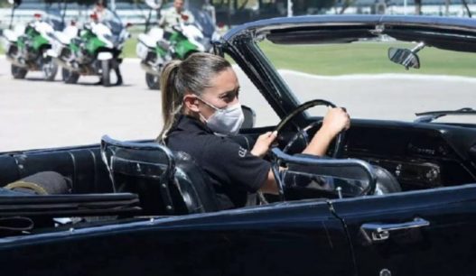 Histórico: Ford Galaxie 500 XL que llevará a Boric a La Moneda será manejado por una mujer
