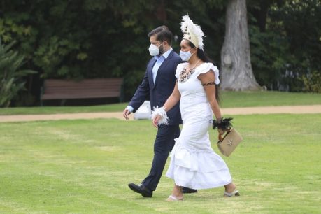 Conoce a Manahi Pakarati, la nueva directora de la Dirección Ceremonial, quien utilizó un tradicional traje Rapa Nui